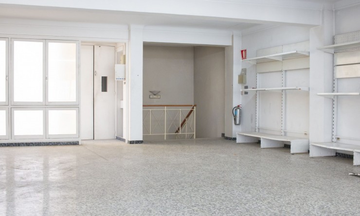 Re-Sale - Building (Mixed-Use) - Torrevieja - Torrevieja - Centre
