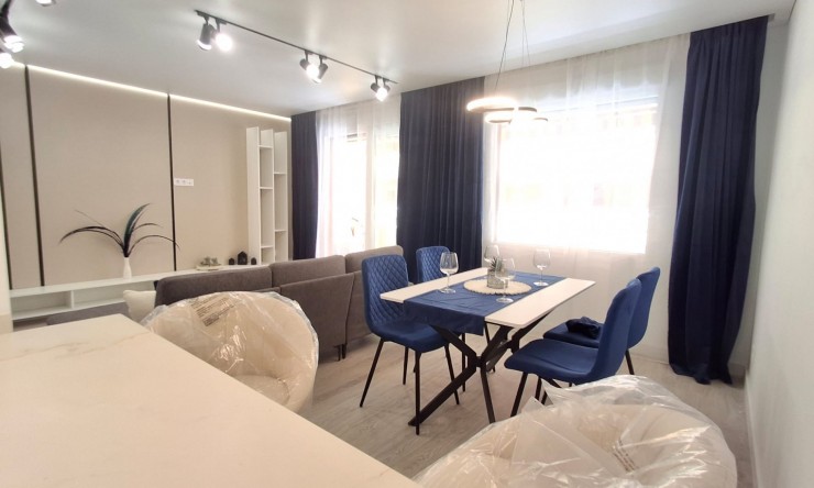 Re-Sale - Apartment - Torrevieja - Playa Acequion