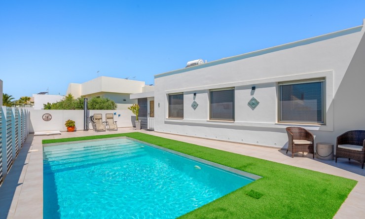 Re-Sale - Detached Villa - La Marina - La Marina - Urbanization