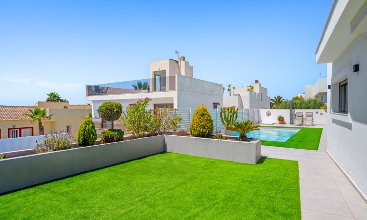 Re-Sale - Detached Villa - La Marina - La Marina - Urbanization