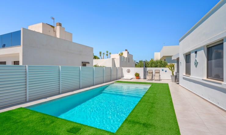 Re-Sale - Detached Villa - La Marina - La Marina - Urbanization