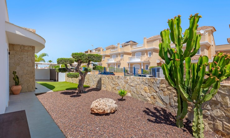 Re-Sale - Detached Villa - La Marina - La Marina - Urbanization