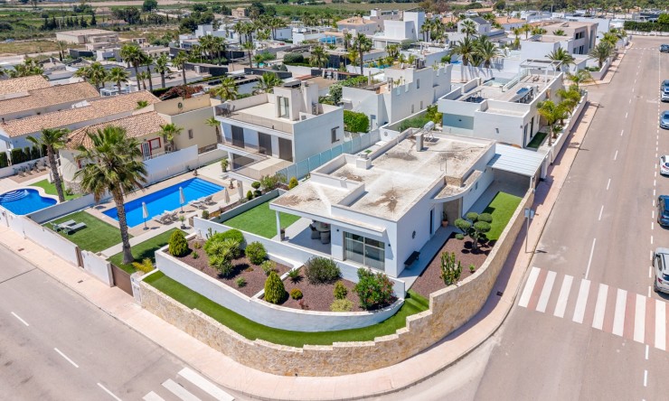 Re-Sale - Detached Villa - La Marina - La Marina - Urbanization