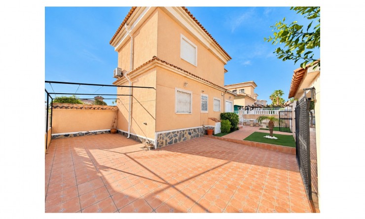 Videresalg - Frittliggende Villa - La Marina - La Marina - Urbanisering