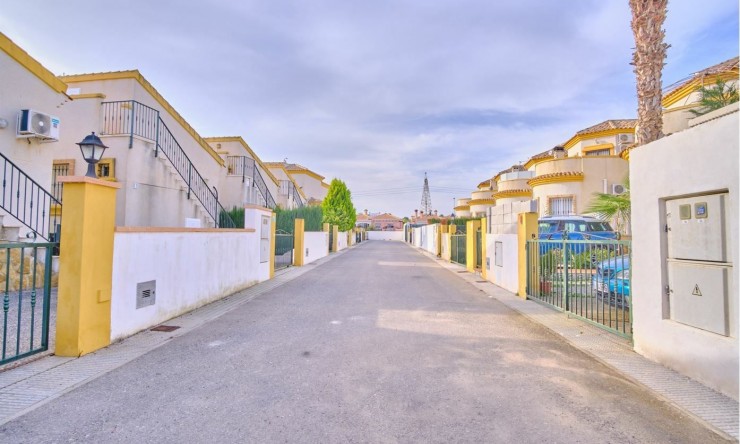 Videresalg - Frittliggende Villa - Los Montesinos - La Herrada
