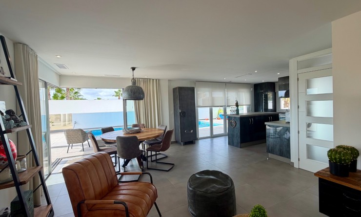 Wederverkoop - Vrijstaande Villa - La Marina - La Marina - Verstedelijking
