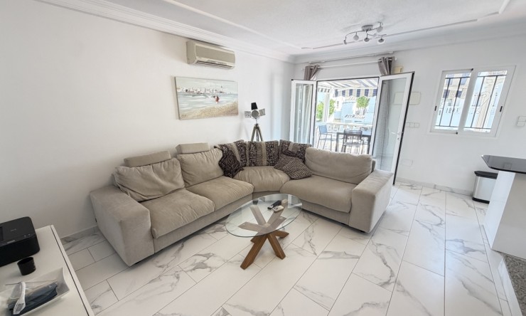 Videresalg - Frittliggende Villa - Orihuela Costa - Villamartin