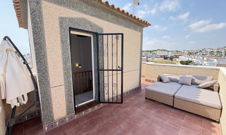 Videresalg - Frittliggende Villa - Orihuela Costa - Villamartin
