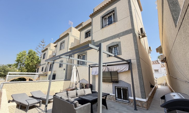 Videresalg - Frittliggende Villa - Orihuela Costa - Villamartin