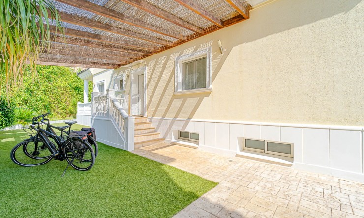 Videresalg - Frittliggende Villa - El Campello - Urb Els Banyets