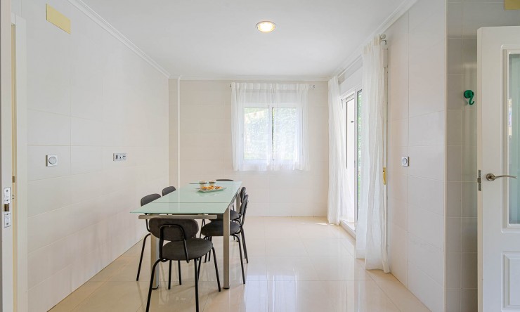Videresalg - Frittliggende Villa - El Campello - Urb Els Banyets