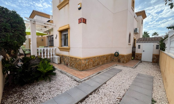 Videresalg - Firemannsvilla - Orihuela Costa - Villamartin