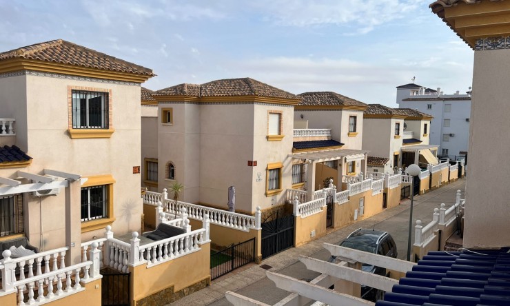 Videresalg - Firemannsvilla - Orihuela Costa - Villamartin
