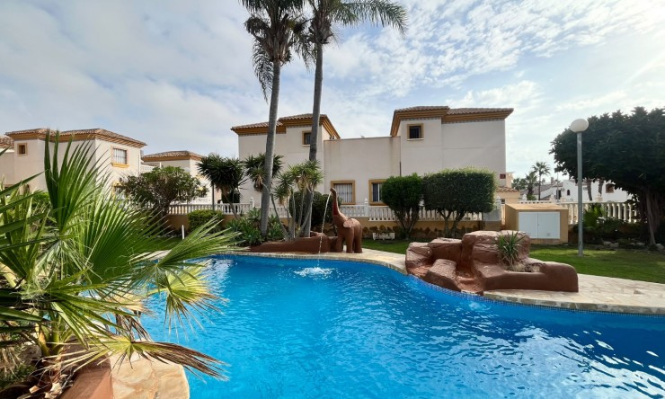 Videresalg - Firemannsvilla - Orihuela Costa - Villamartin