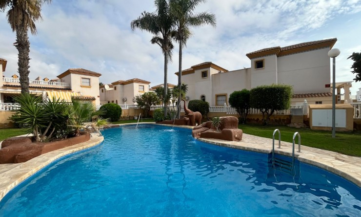 Videresalg - Firemannsvilla - Orihuela Costa - Villamartin