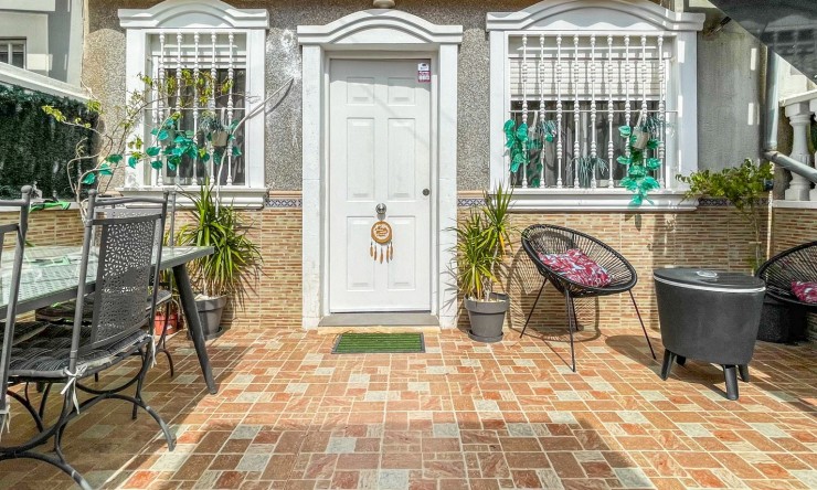 Re-Sale - Bungalow - Torrevieja - La Siesta - El Salado -  Torreta