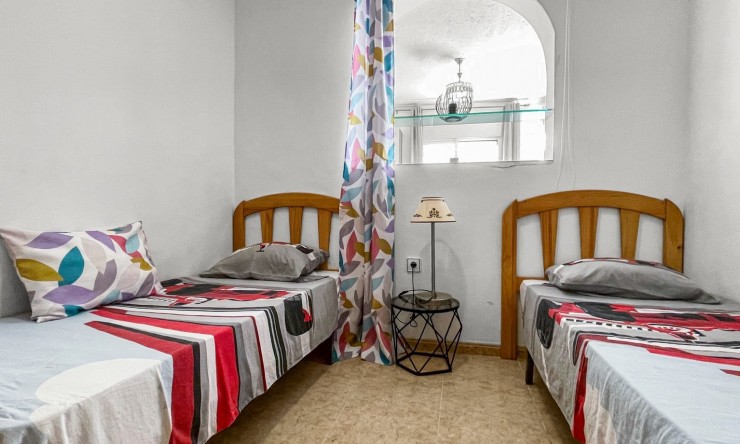 Re-Sale - Bungalow - Torrevieja - La Siesta - El Salado -  Torreta
