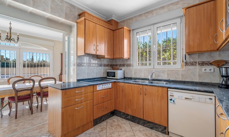 Videresalg - Frittliggende Villa - Ciudad Quesada - Ciudad Quesada - Byen