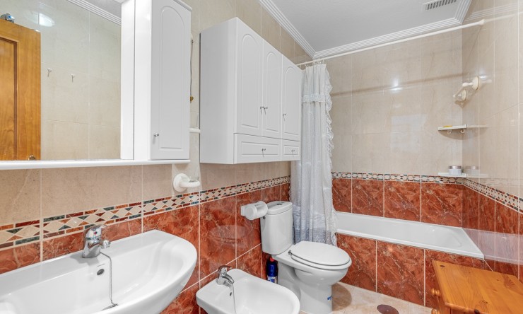 Re-Sale - Apartment - Torrevieja - Torrevieja - Centre