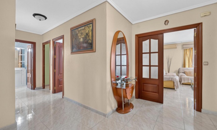 Re-Sale - Apartment - Torrevieja - Torrevieja - Centre