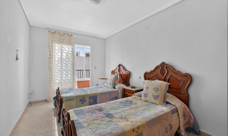 Re-Sale - Apartment - Torrevieja - Torrevieja - Centre