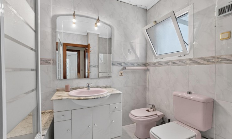 Re-Sale - Apartment - Torrevieja - Torrevieja - Centre