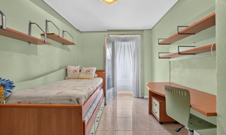 Re-Sale - Apartment - Torrevieja - Torrevieja - Centre