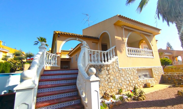 Videresalg - Frittliggende Villa - Ciudad Quesada - Pueblo Lucero