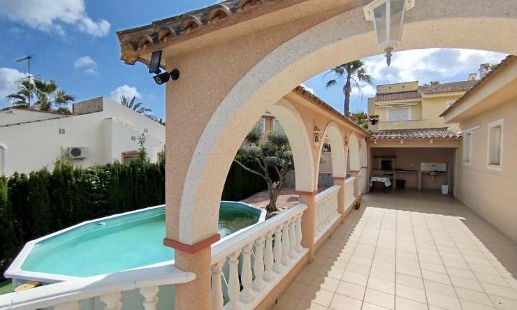 Videresalg - Frittliggende Villa - Ciudad Quesada - Pueblo Lucero
