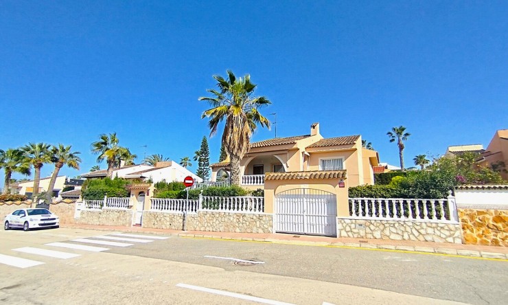 Videresalg - Frittliggende Villa - Ciudad Quesada - Pueblo Lucero