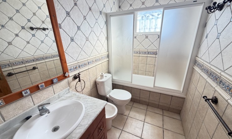 Wederverkoop - Vierkante Villa - Torrevieja - Los Balcones